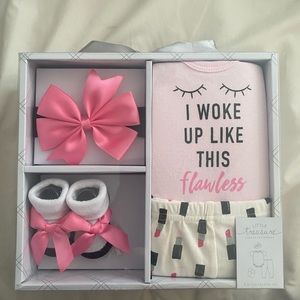 Little Treasure 4 Piece Gift Set (0-6M)